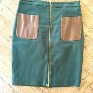 Club Monaco pencil skirt in Hunter Green, size 6.